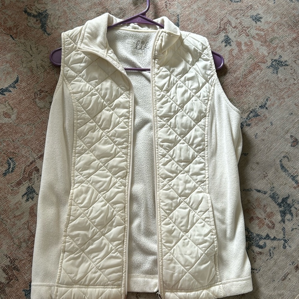 Women’s White zip up lightweight vest